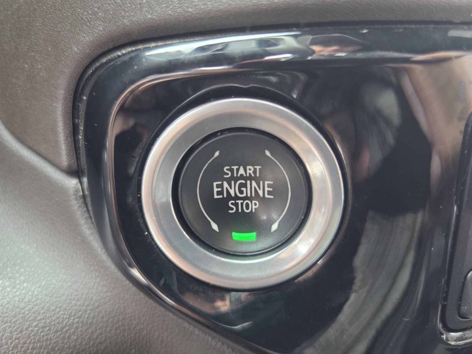 Used 2022 Chevrolet Silverado 1500 LTZ w/ LTZ Premium Package AWD/4WD image 32