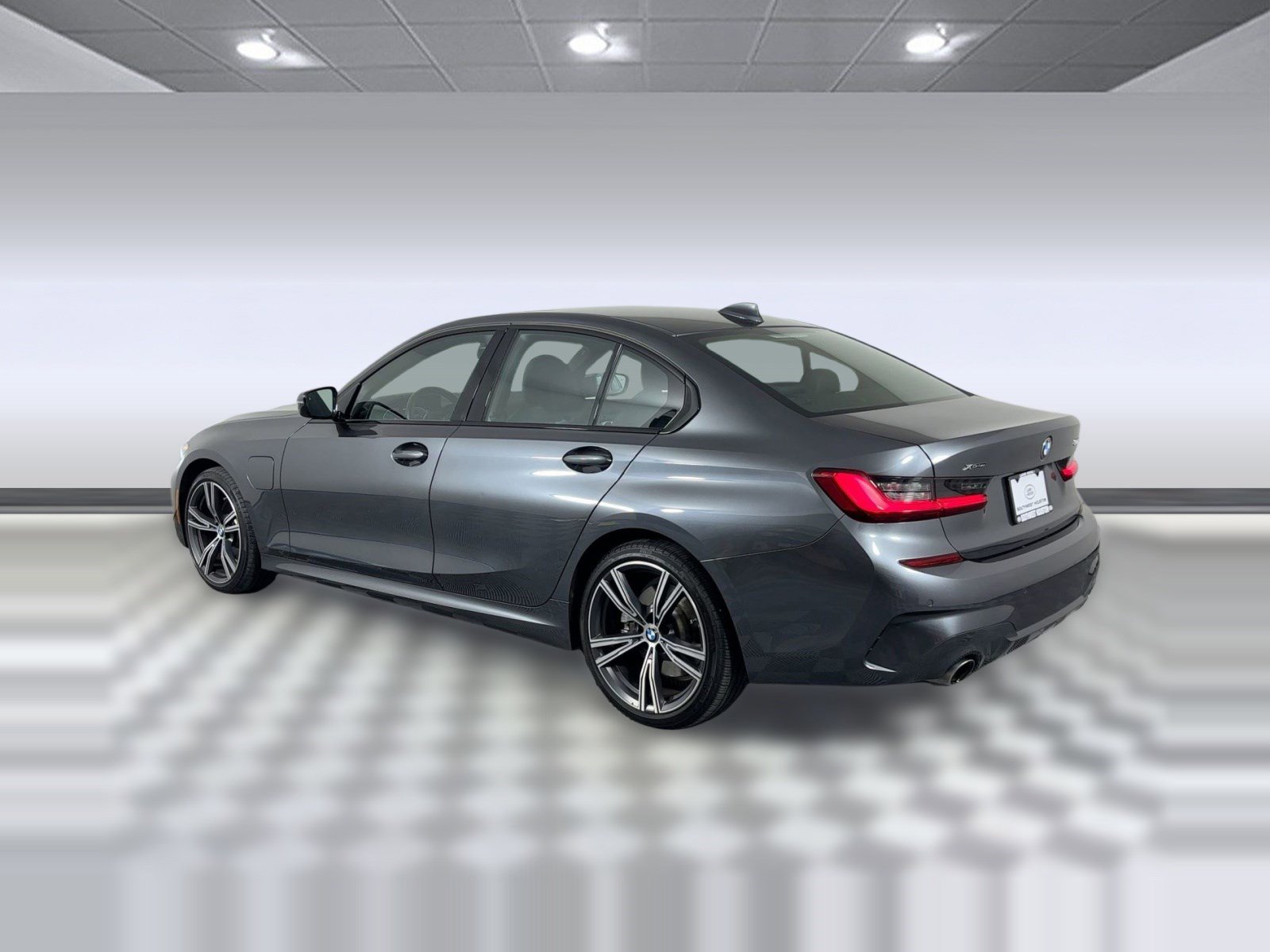 Used 2021 BMW 330e xDrive w/ M Sport Package image 3