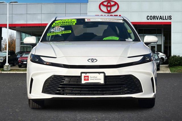 Used 2025 Toyota Camry LE image 9