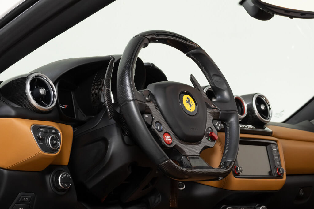 Used 2016 Ferrari California T RWD image 31