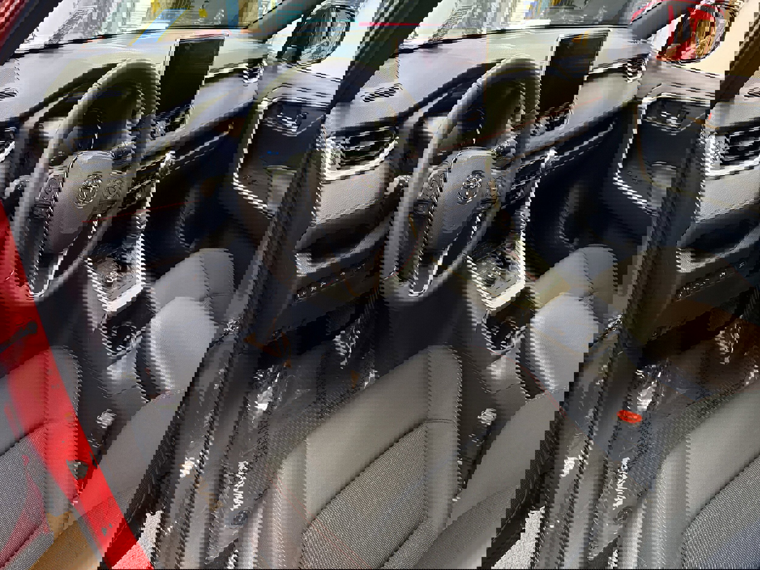 Used 2024 Toyota RAV4 SE w/ Weather & Moonroof Package image 29