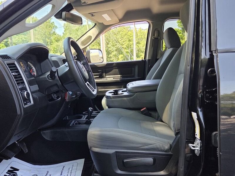 Used 2018 RAM 2500 Tradesman w/ Chrome Appearance Group AWD/4WD image 6