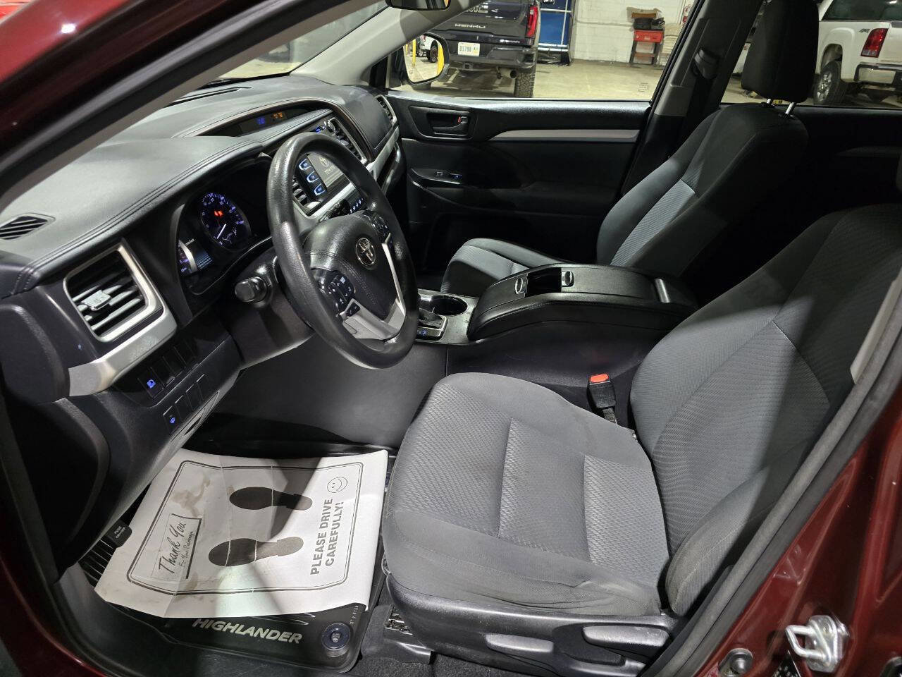 Used 2017 Toyota Highlander LE AWD/4WD image 26