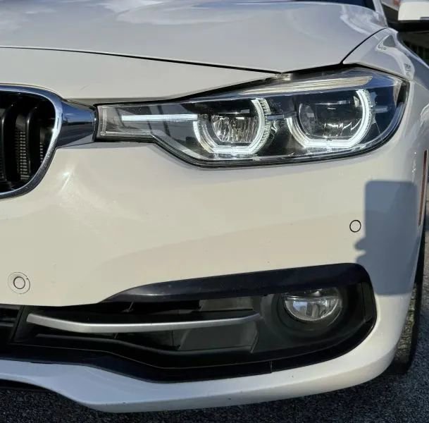 Used 2018 BMW 330i Sedan RWD image 9