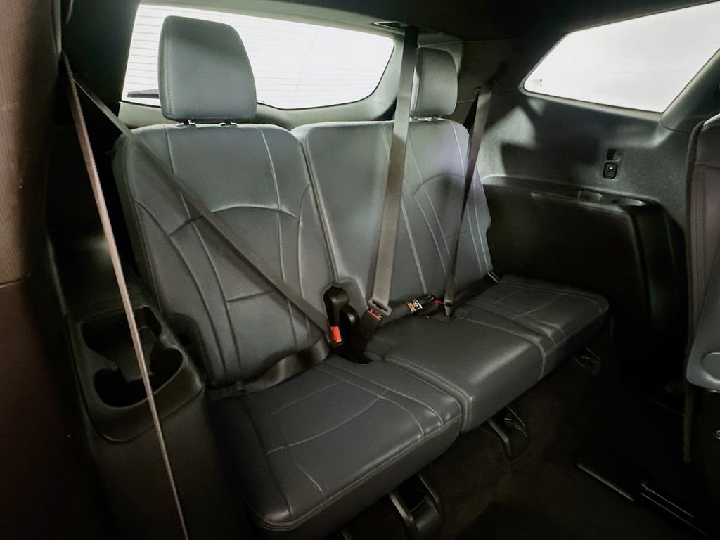 Used 2023 Buick Enclave Essence image 14