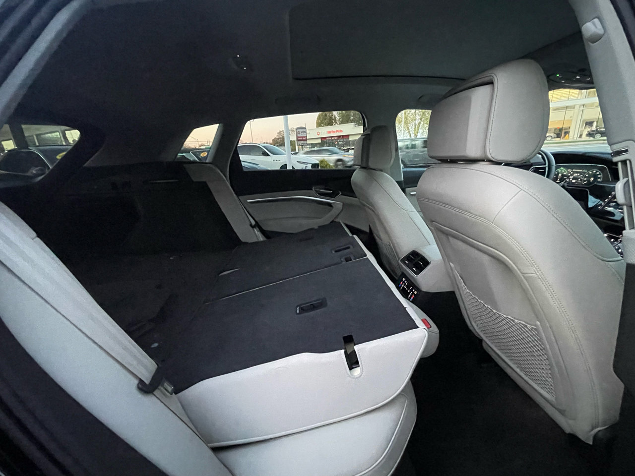 Used 2023 Audi e-tron Premium w/ Convenience Plus Package image 56