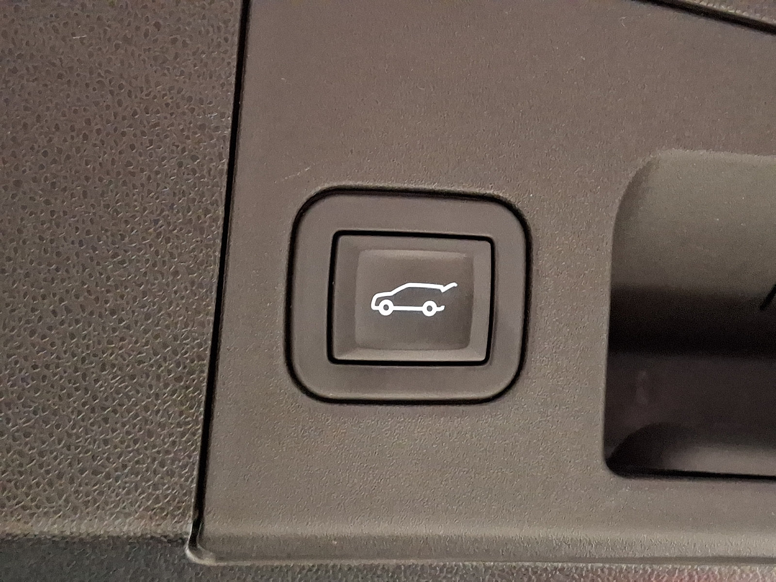 Certified 2023 Cadillac XT4 Premium Luxury w/ Cold Weather Package AWD/4WD image 23