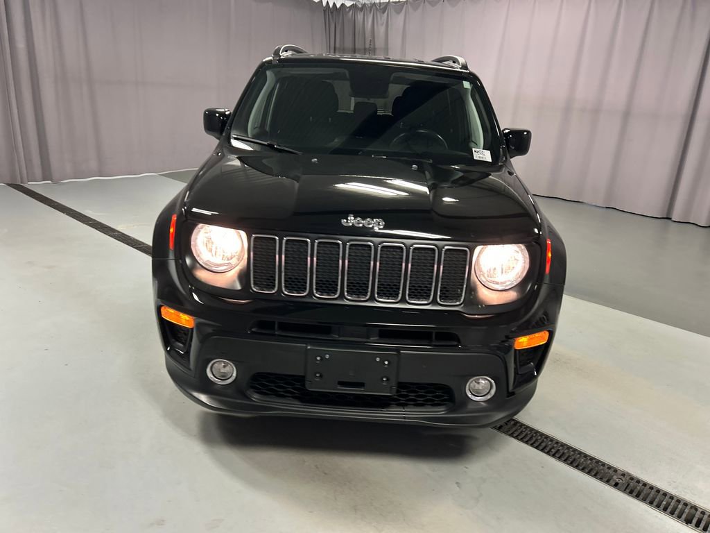 Used 2019 Jeep Renegade Latitude w/ Cold Weather Group FWD image 2