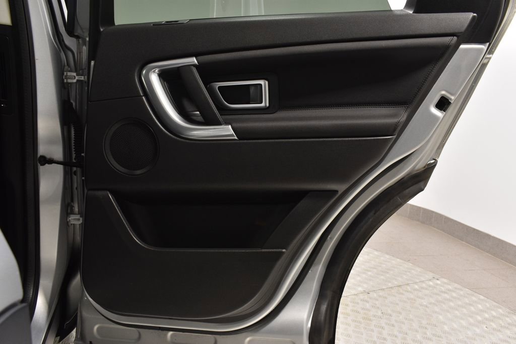Used 2019 Land Rover Discovery Sport HSE image 30