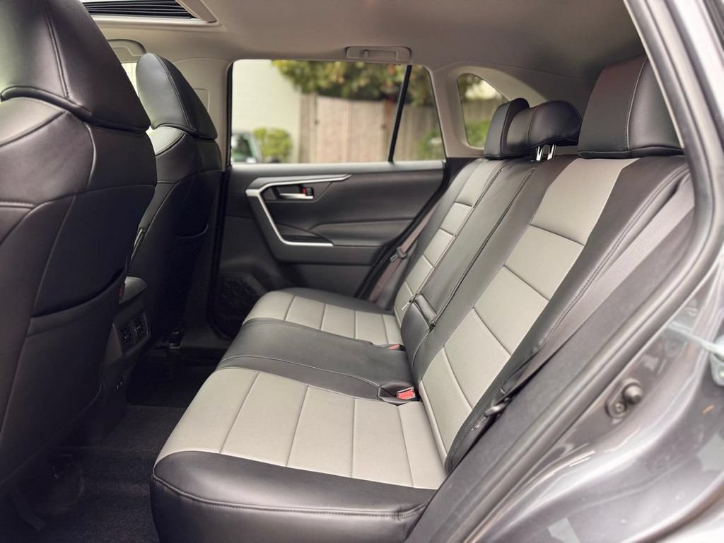 Used 2020 Toyota RAV4 XLE w/ Convenience Package AWD/4WD image 22