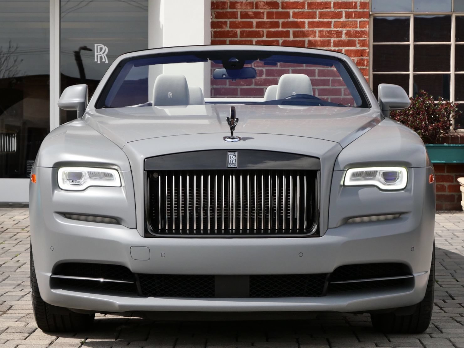 Used 2019 Rolls-Royce Dawn RWD image 5