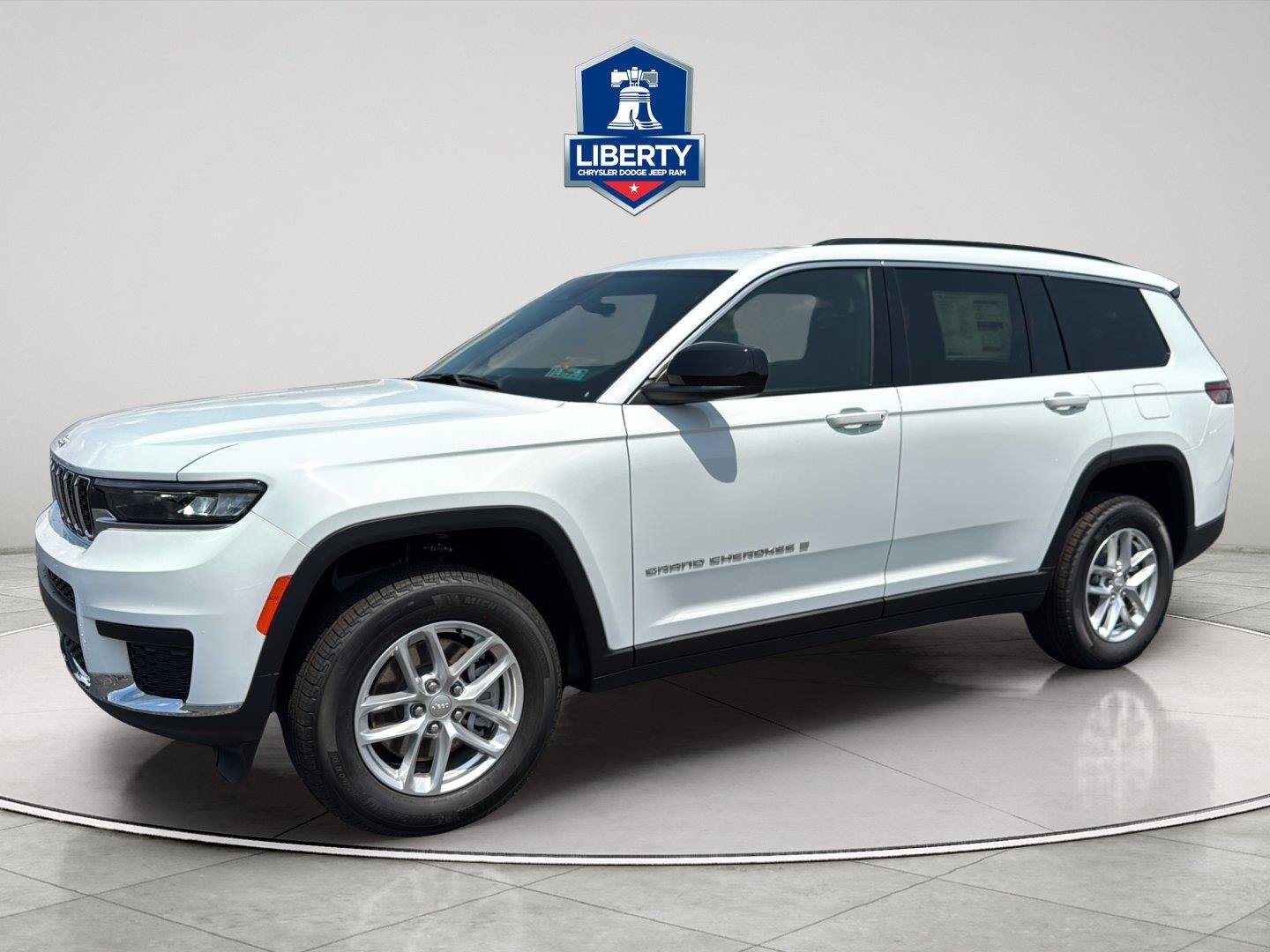 New 2026 Jeep Grand Cherokee L Laredo AWD/4WD image 1