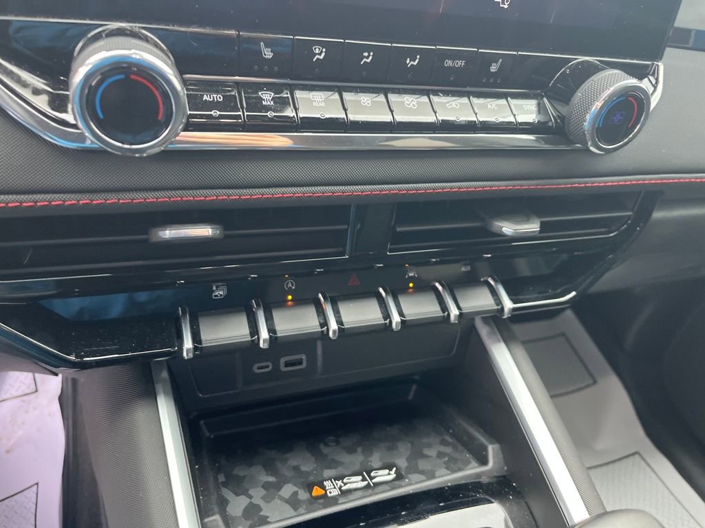 Used 2025 Chevrolet Colorado Z71 image 15