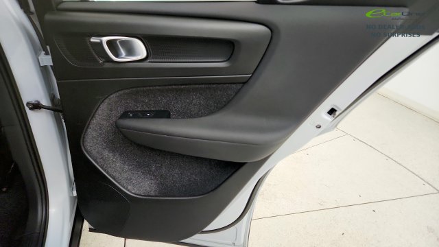 Used 2022 Volvo XC40 T4 R-Design w/ Protection Package Premier FWD image 40