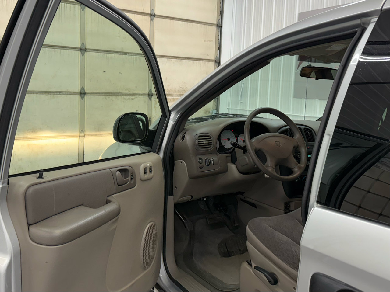 Used 2002 Dodge Caravan SE image 17