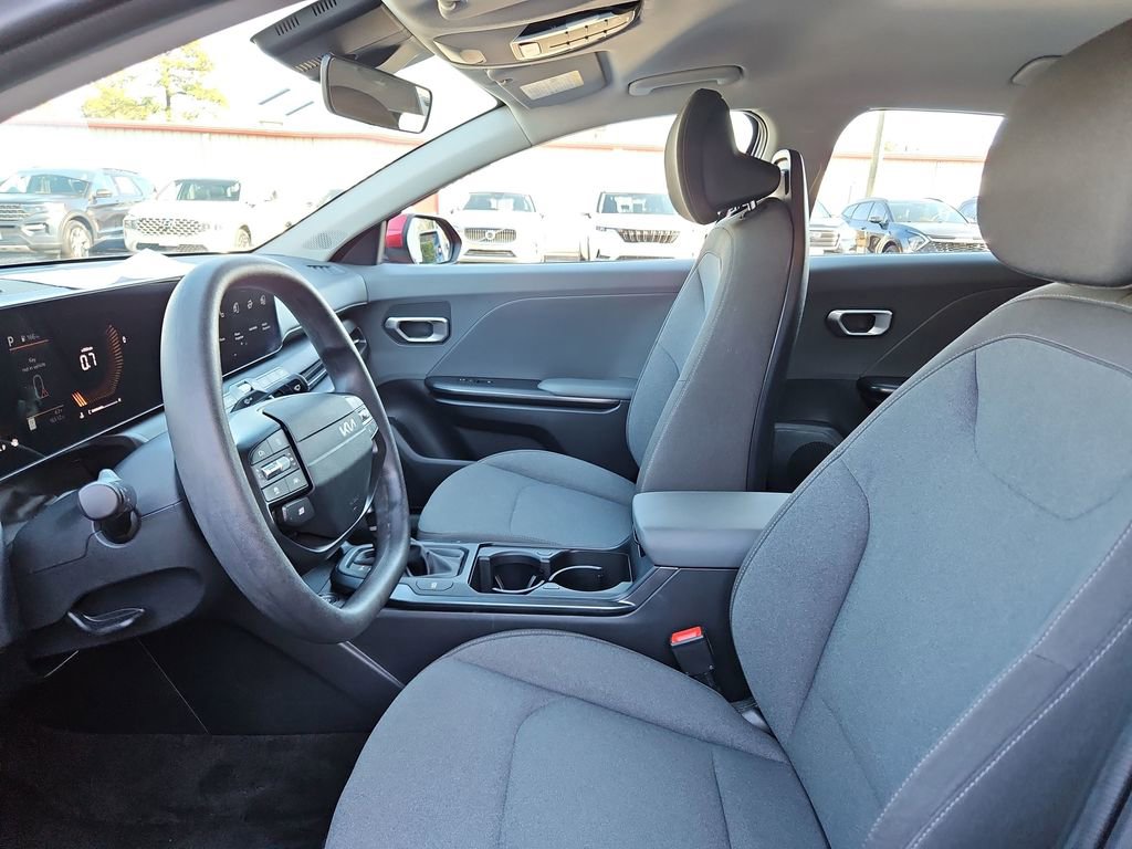 Used 2025 Kia K4 LXS image 19