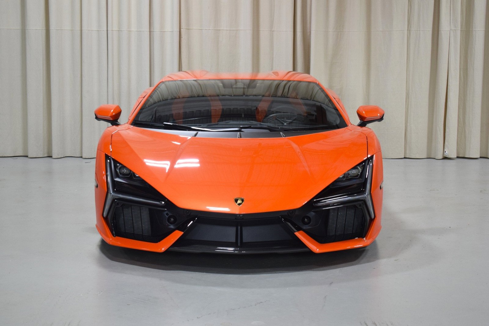 Used 2025 Lamborghini Revuelto image 8