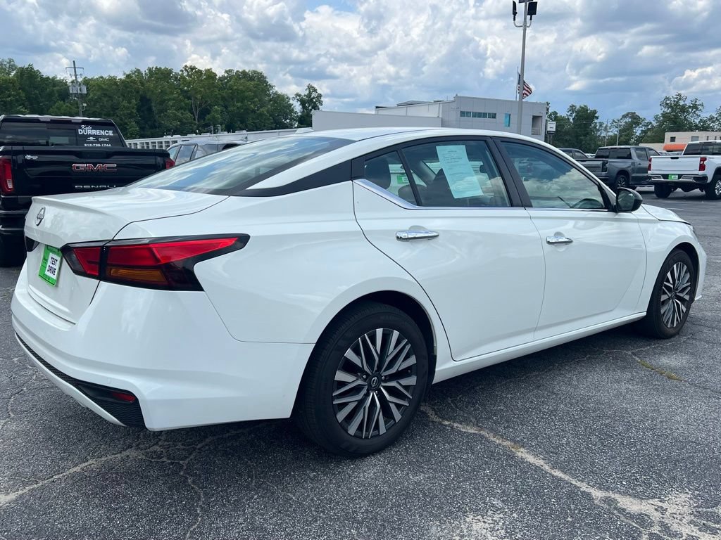 Used 2025 Nissan Altima 2.5 SV FWD image 3