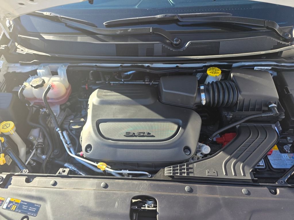 Used 2024 Chrysler Pacifica Touring-L FWD image 30