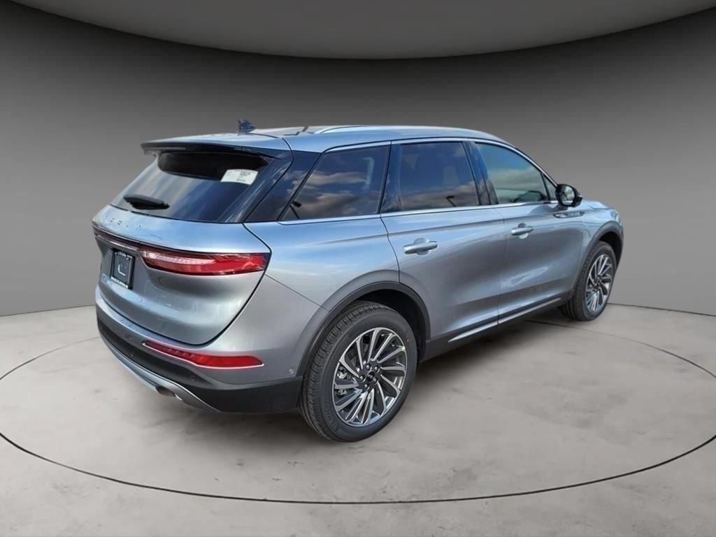 New 2024 Lincoln Corsair Reserve FWD image 5