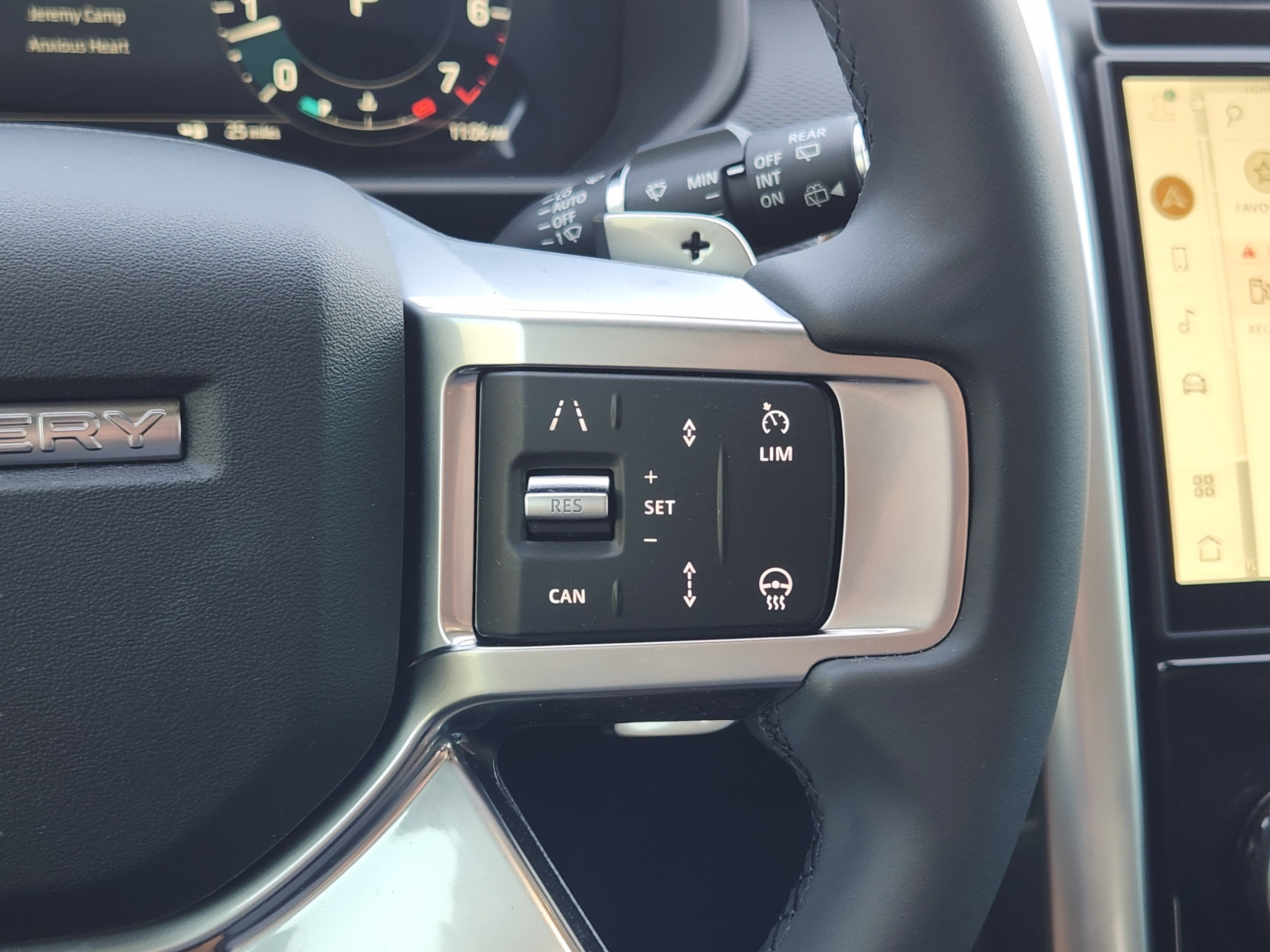New 2026 Land Rover Discovery Dynamic SE AWD/4WD image 24
