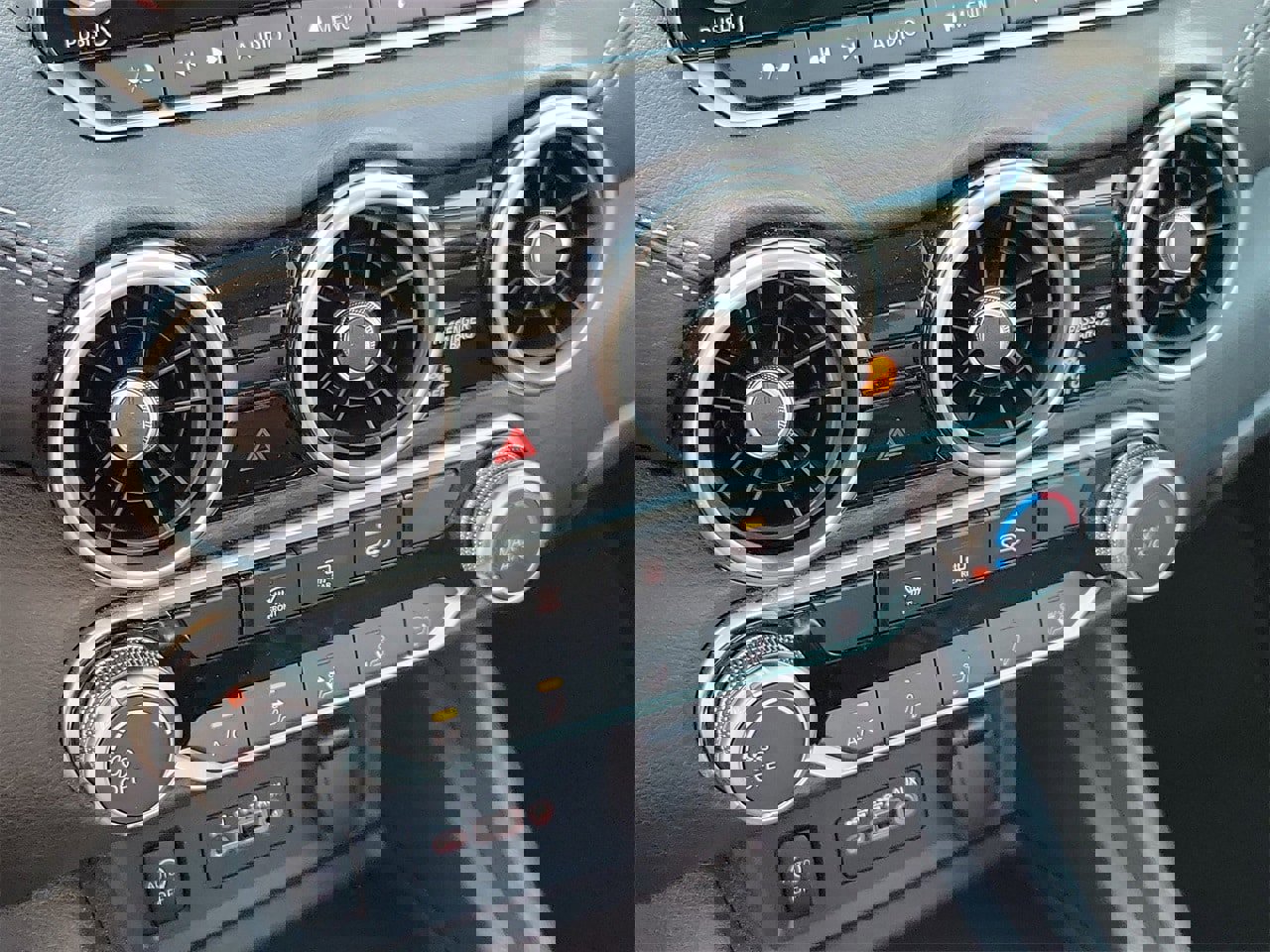 Used 2024 Nissan Sentra SV image 26