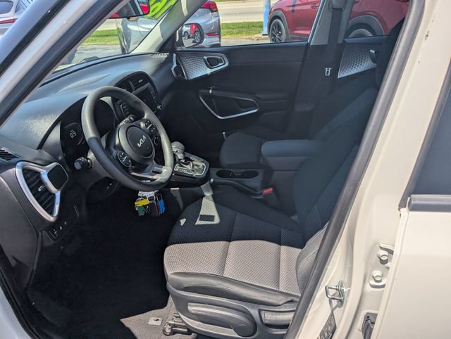 Used 2024 Kia Soul LX w/ LX Technology Package FWD image 13