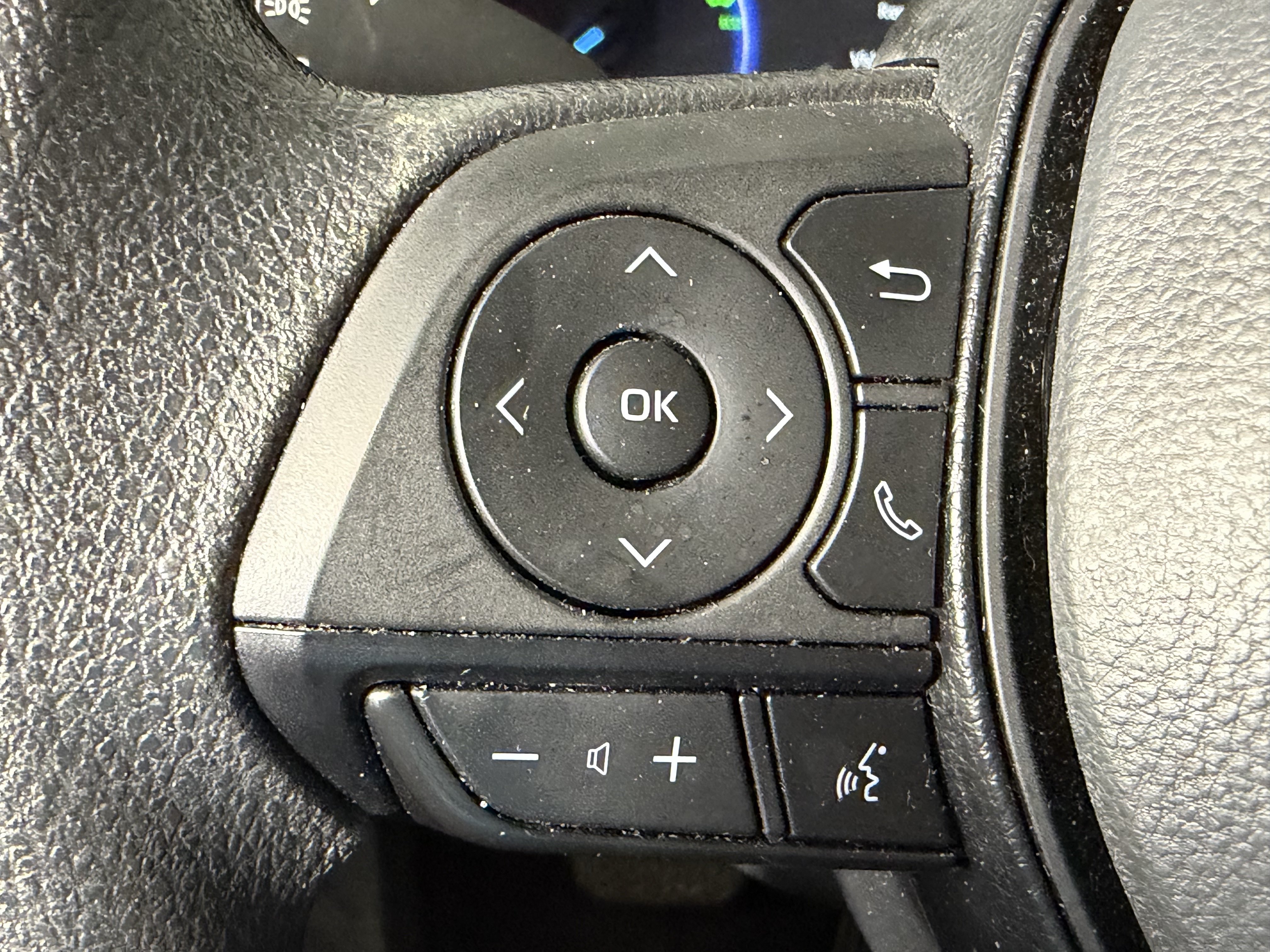 Used 2025 Toyota RAV4 XLE AWD/4WD image 28