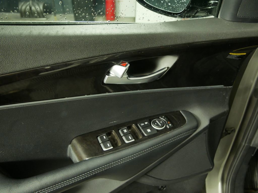 Certified 2017 Kia Sorento LX w/ LX Convenience Package image 18