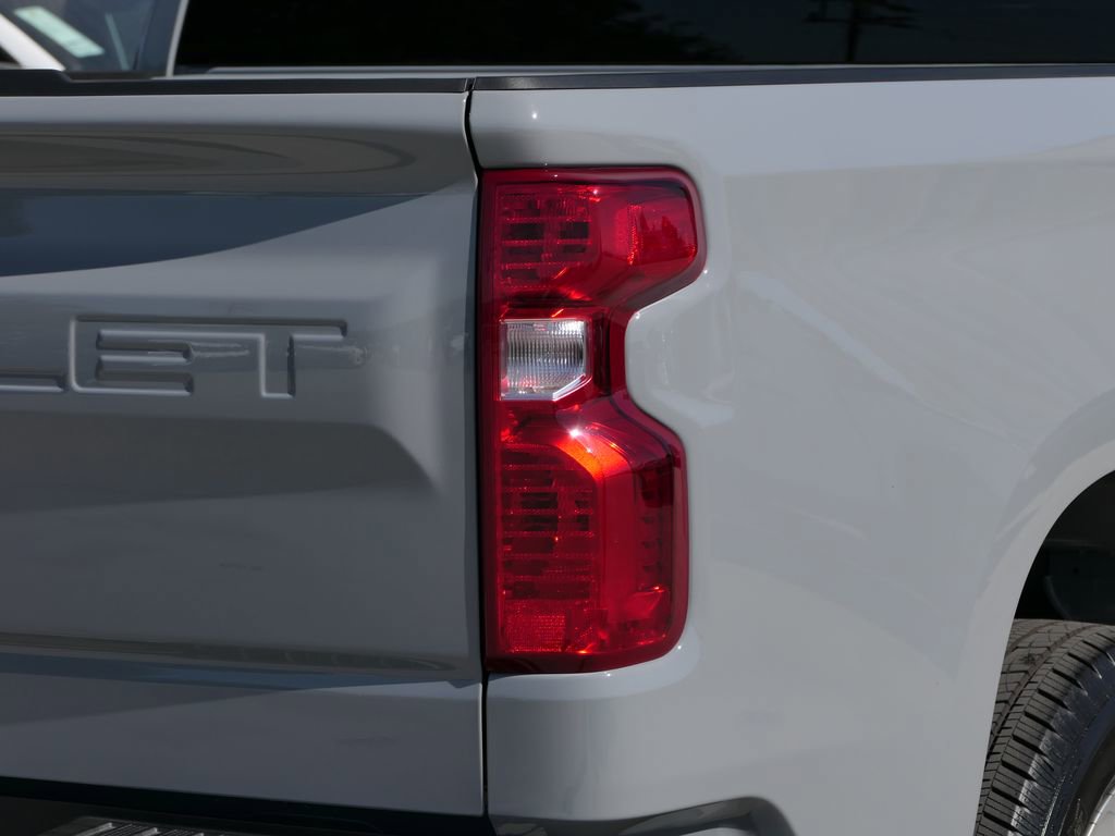 Used 2025 Chevrolet Silverado 1500 Custom image 5