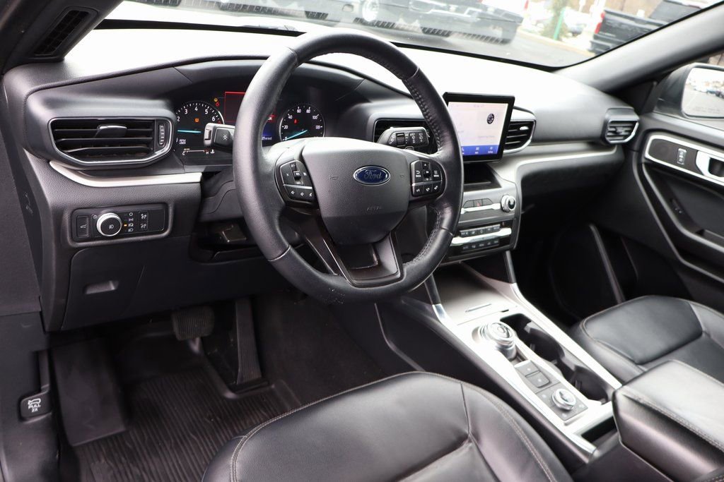 Used 2020 Ford Explorer XLT w/ Equipment Group 202A image 5