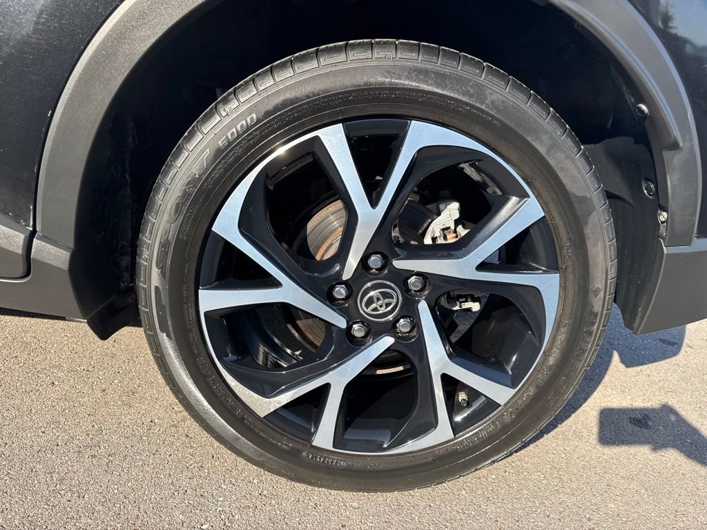 Used 2018 Toyota C-HR XLE FWD image 25