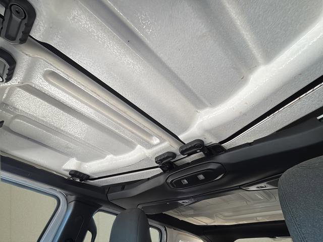 Certified 2024 Jeep Wrangler Sport S image 35