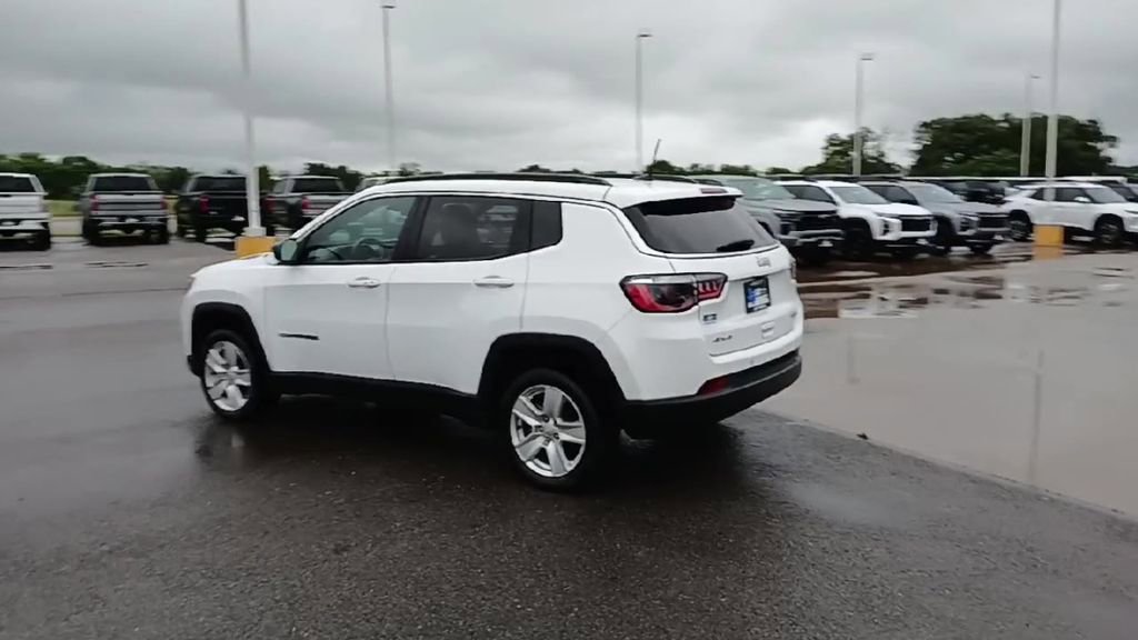 Used 2022 Jeep Compass Latitude w/ Sun and Sound Group AWD/4WD image 6