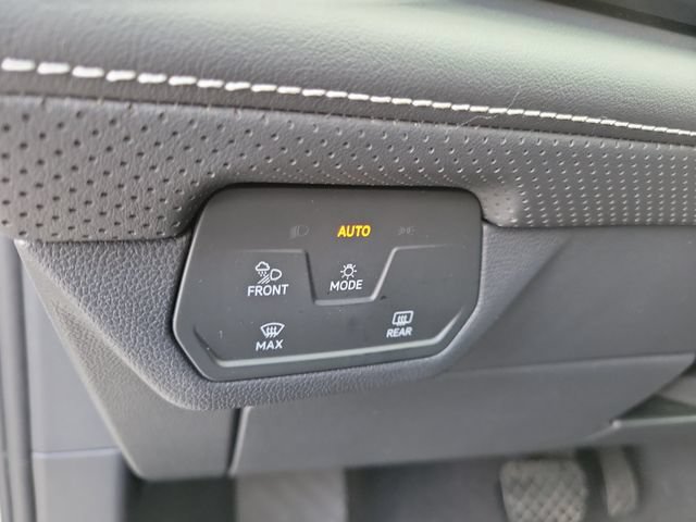 Used 2025 Volkswagen Atlas SE AWD/4WD image 29