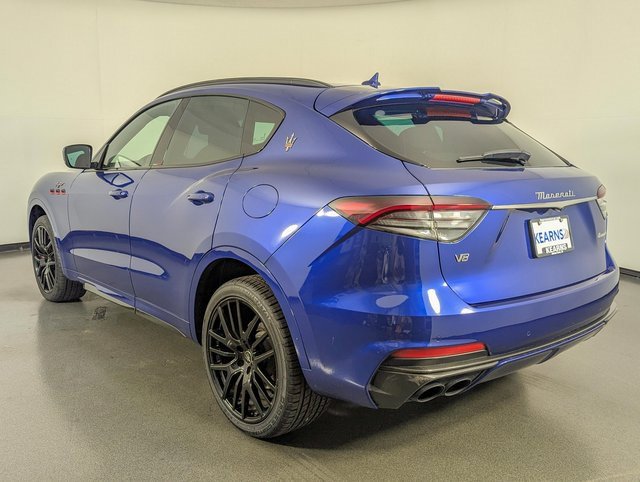 Used 2023 Maserati Levante Trofeo image 7