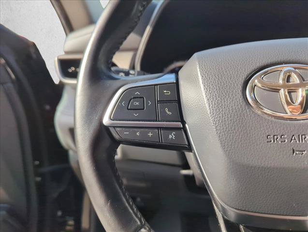 Used 2020 Toyota Highlander LE FWD image 19