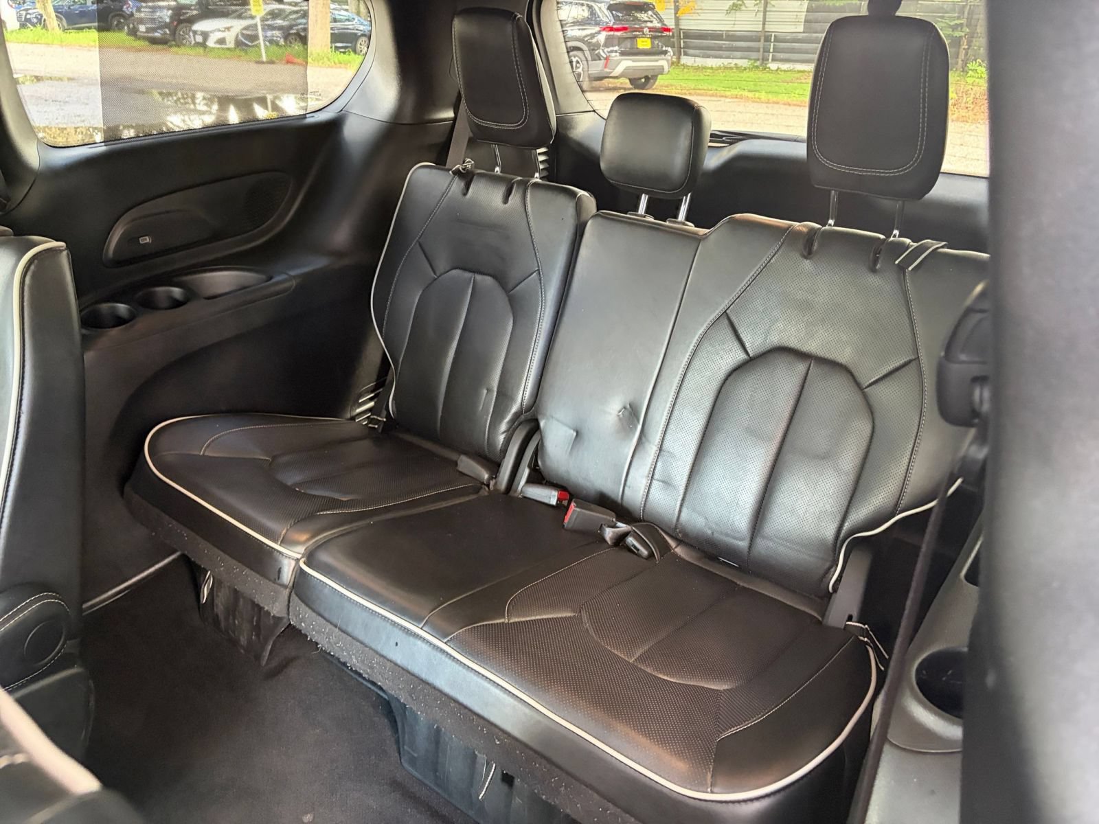 Used 2025 Chrysler Pacifica Limited FWD image 29