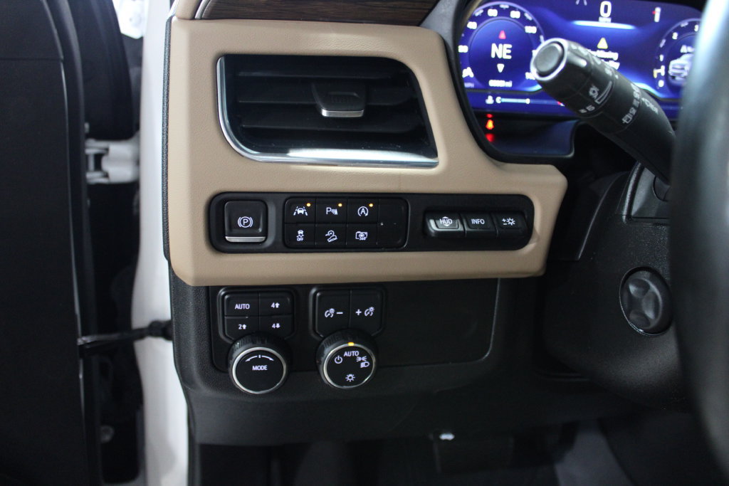 Used 2023 Chevrolet Suburban Premier AWD/4WD image 7