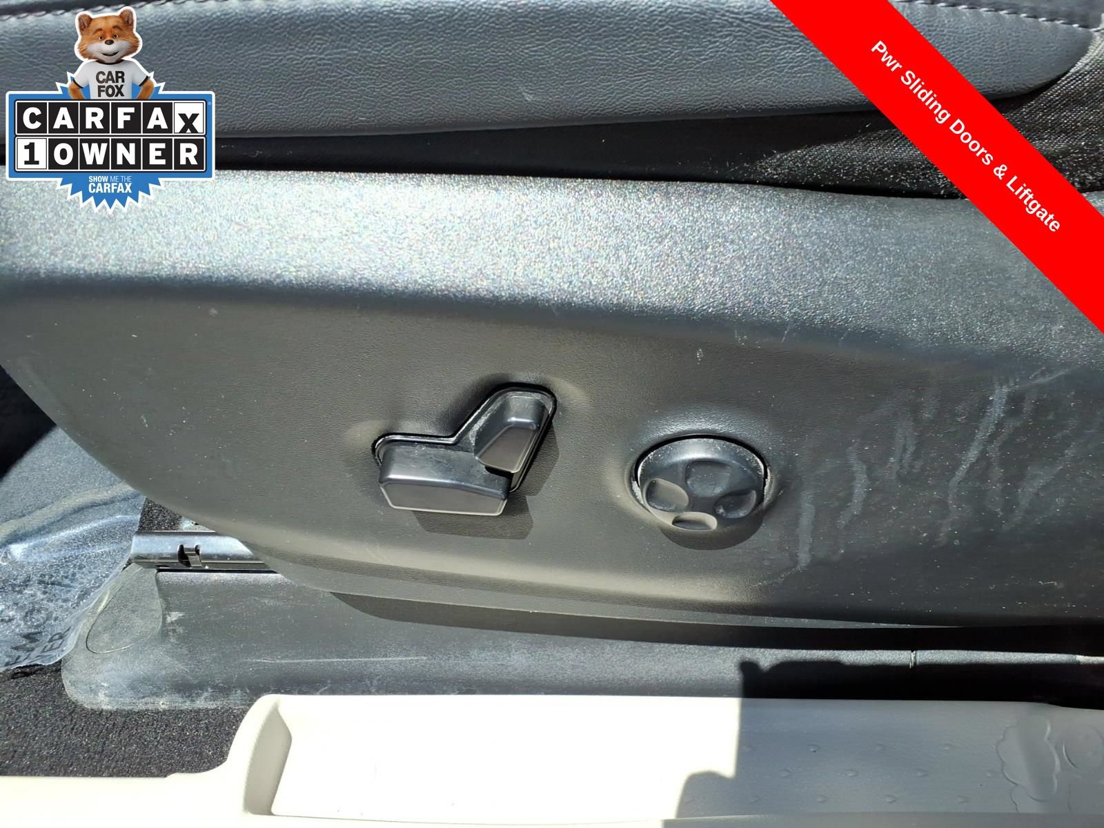 Used 2024 Chrysler Pacifica Touring-L FWD image 15
