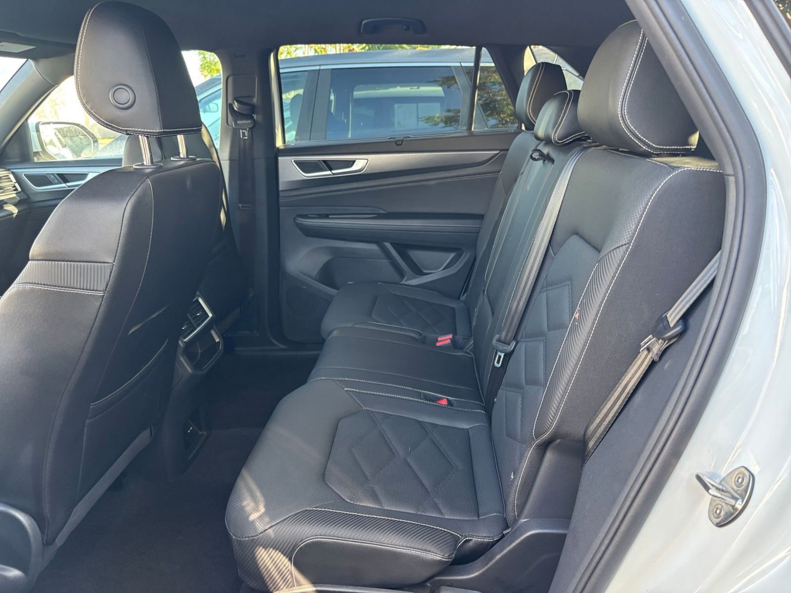 Used 2025 Volkswagen Atlas Cross Sport SE image 25