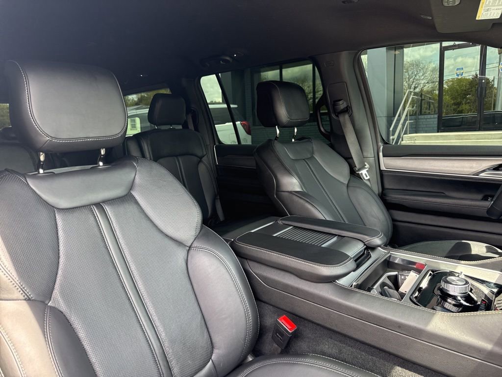 Used 2025 Jeep Wagoneer Series II image 22