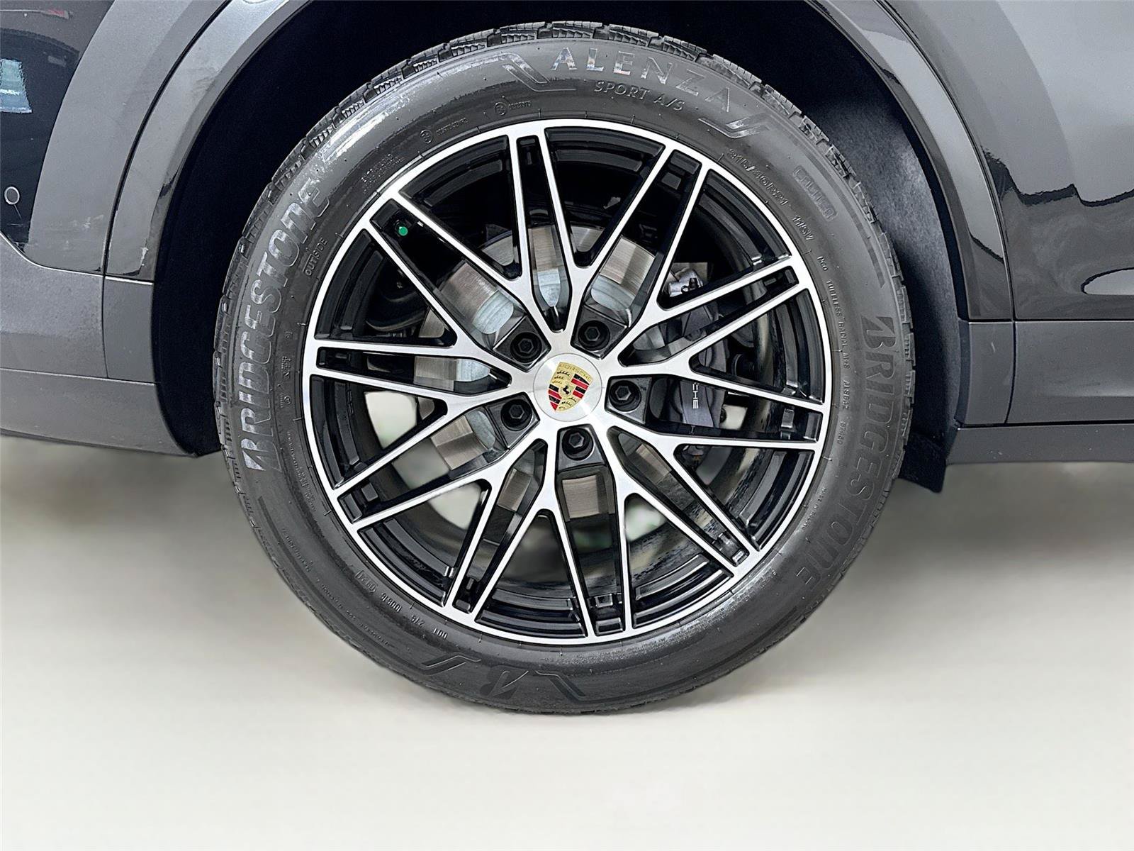 Used 2024 Porsche Cayenne Coupe AWD/4WD image 37