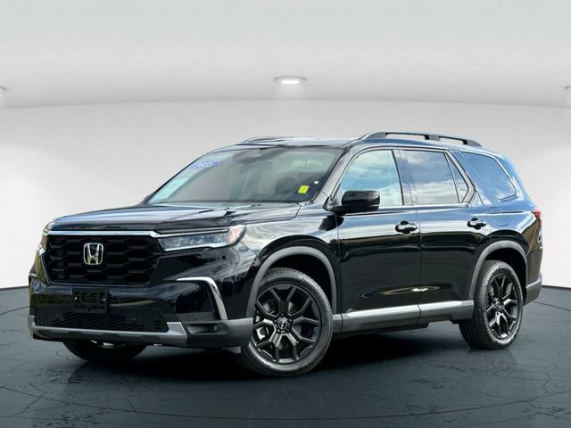Used 2025 Honda Pilot Touring image 2