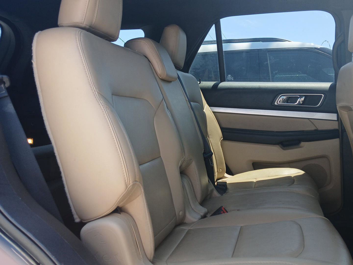 Used 2017 Ford Explorer XLT w/ Equipment Group 202A FWD image 12