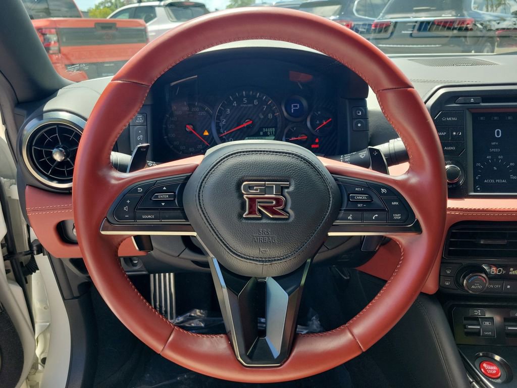 Used 2021 Nissan GT-R Premium image 18