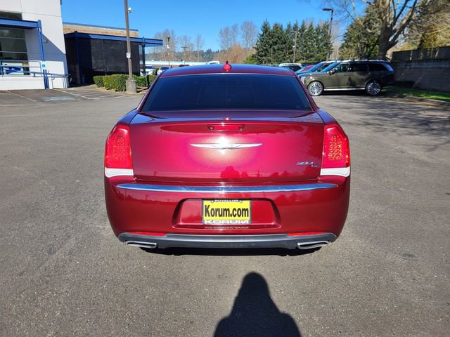 Used 2017 Chrysler 300 C image 4