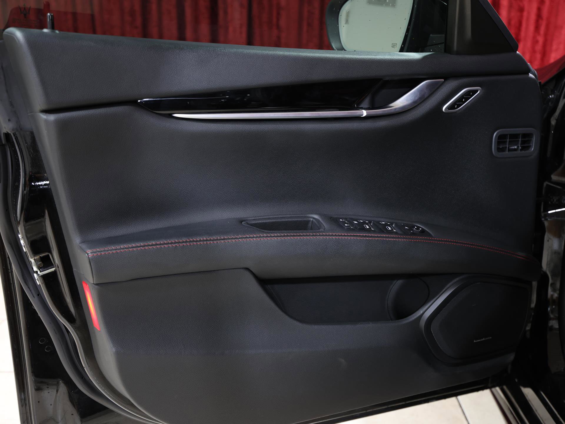 Used 2021 Maserati Ghibli S GranSport image 11