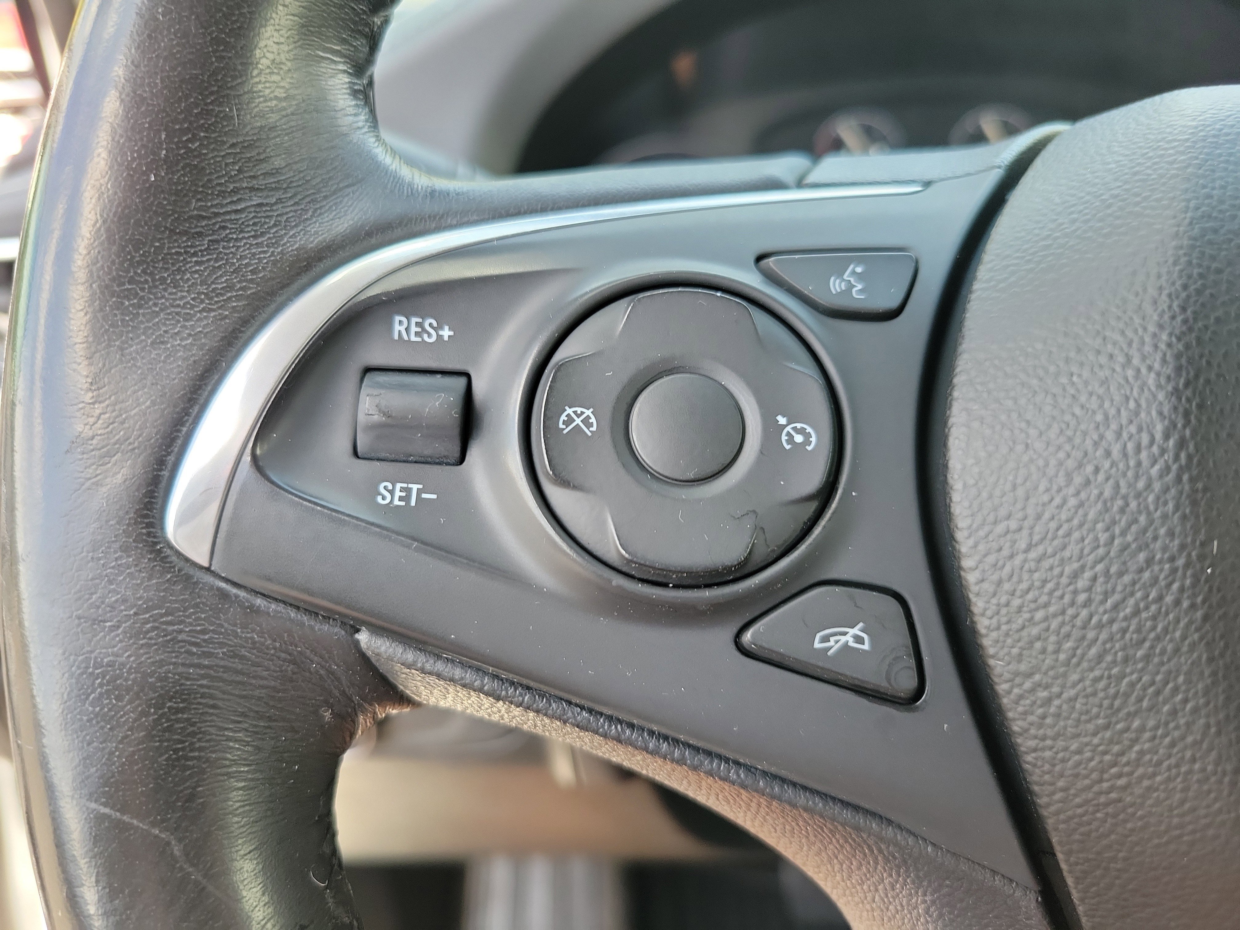 Used 2019 Buick Enclave Essence image 18