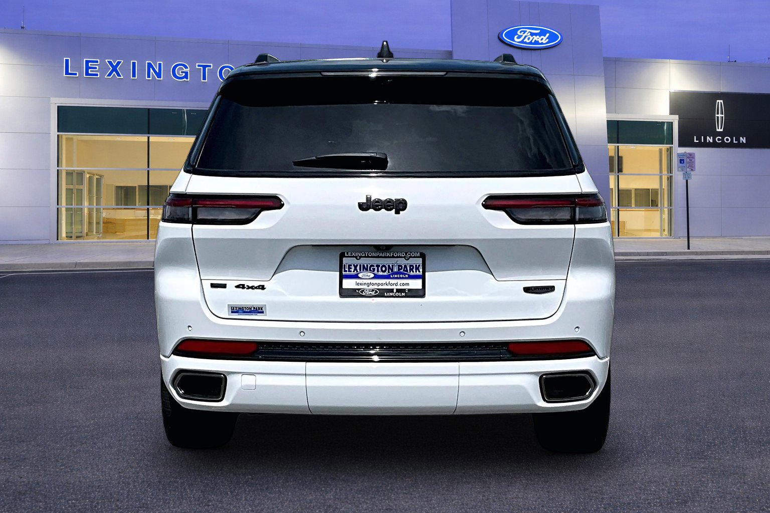 Used 2023 Jeep Grand Cherokee L Summit AWD/4WD image 6